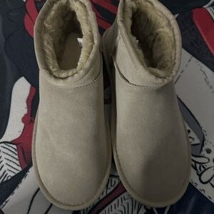 UGG Women's Slippers
